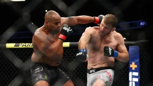 daniel-cormier-menilai-khamzat-chimaev-layak-menantang-sabuk-kelas-menengah-ufc